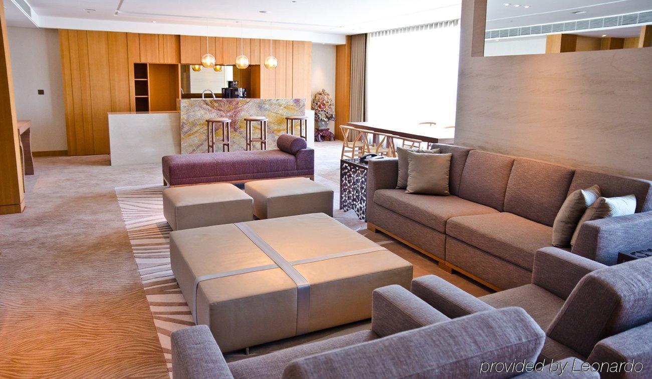 Millennium Hotel Taichung Esterno foto The living room of a three-bedroom suite